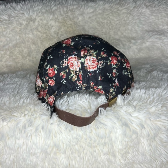 Brand new Blackskies 5 panel red rose floral hat adjustable strap - Picture 3 of 7